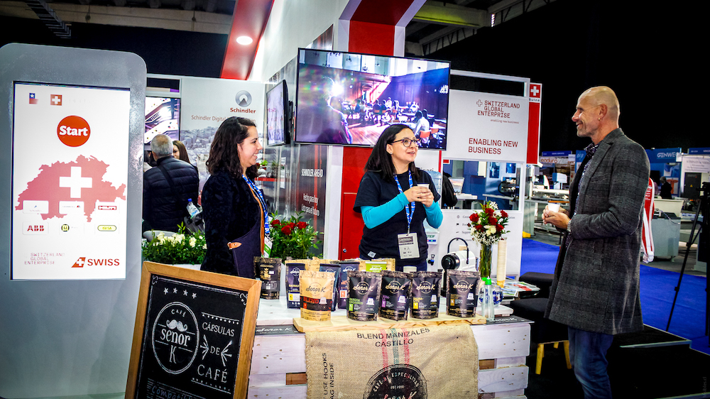 Cobertura de pabellón país en feria · Cámara Suiza