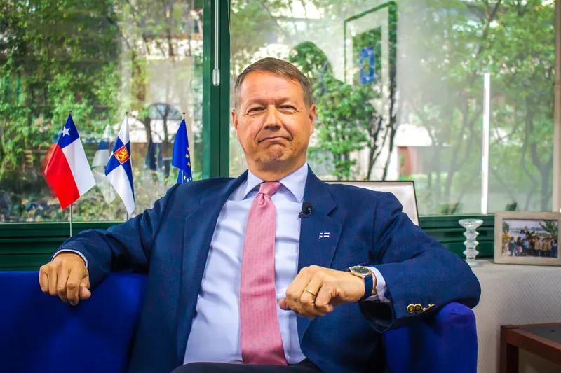 Retrato Institucional · Embajador de Finlandia